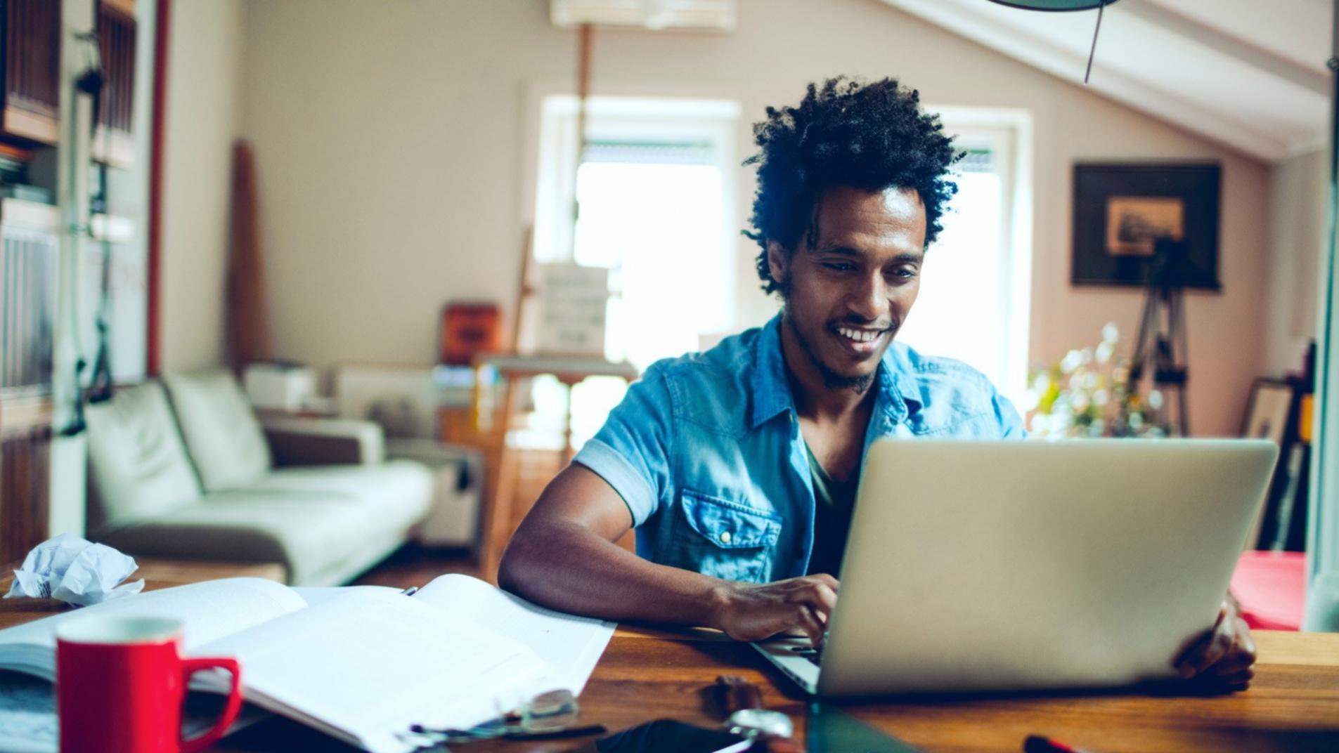 Evaluación independiente de programas educativos con reconocimiento verificable